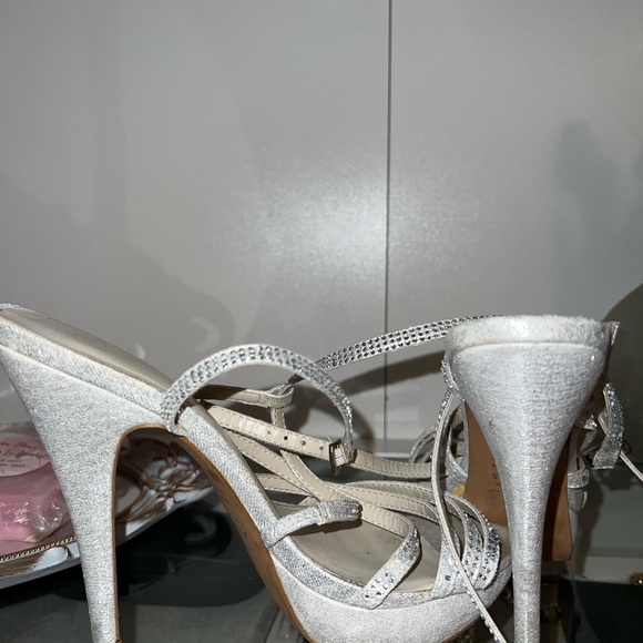 Aldo Silver Heels - Picture 4 of 5